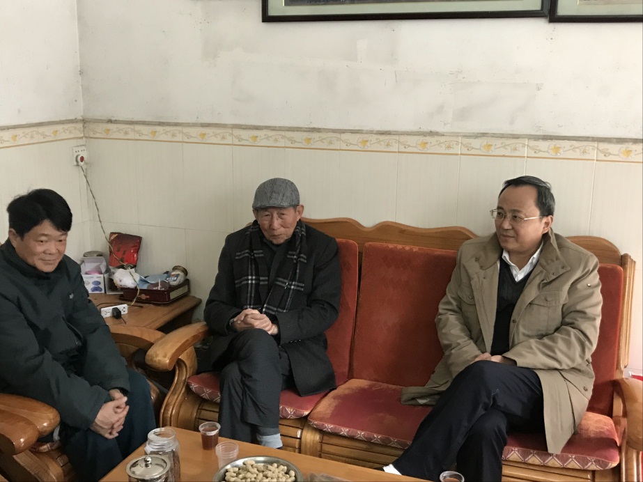 市委常委崔建軍與我司董事長(cháng)黃齊福到慰問(wèn)陽(yáng)山.jpg